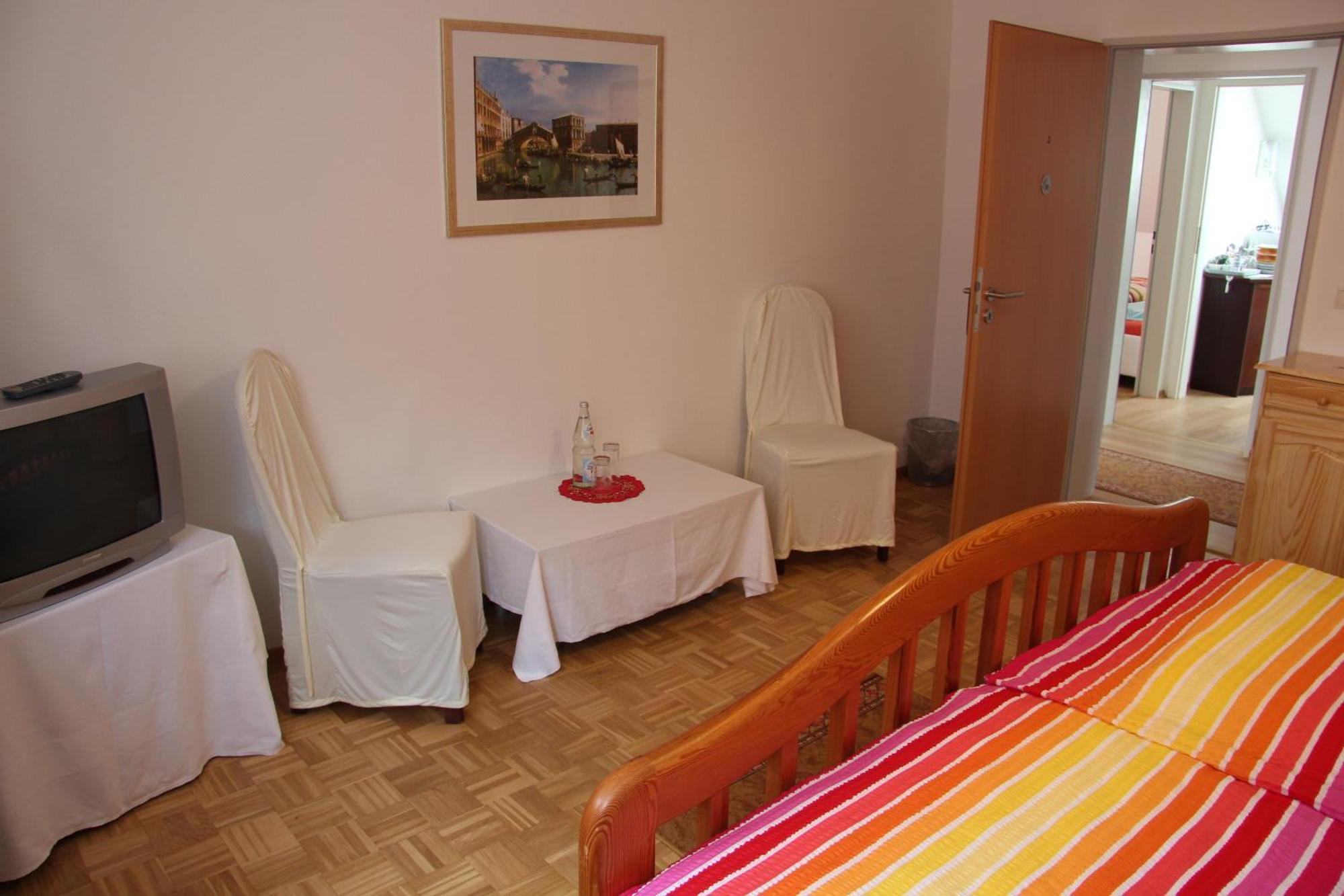 Hotel Am Schloss Neuenstein Номер фото