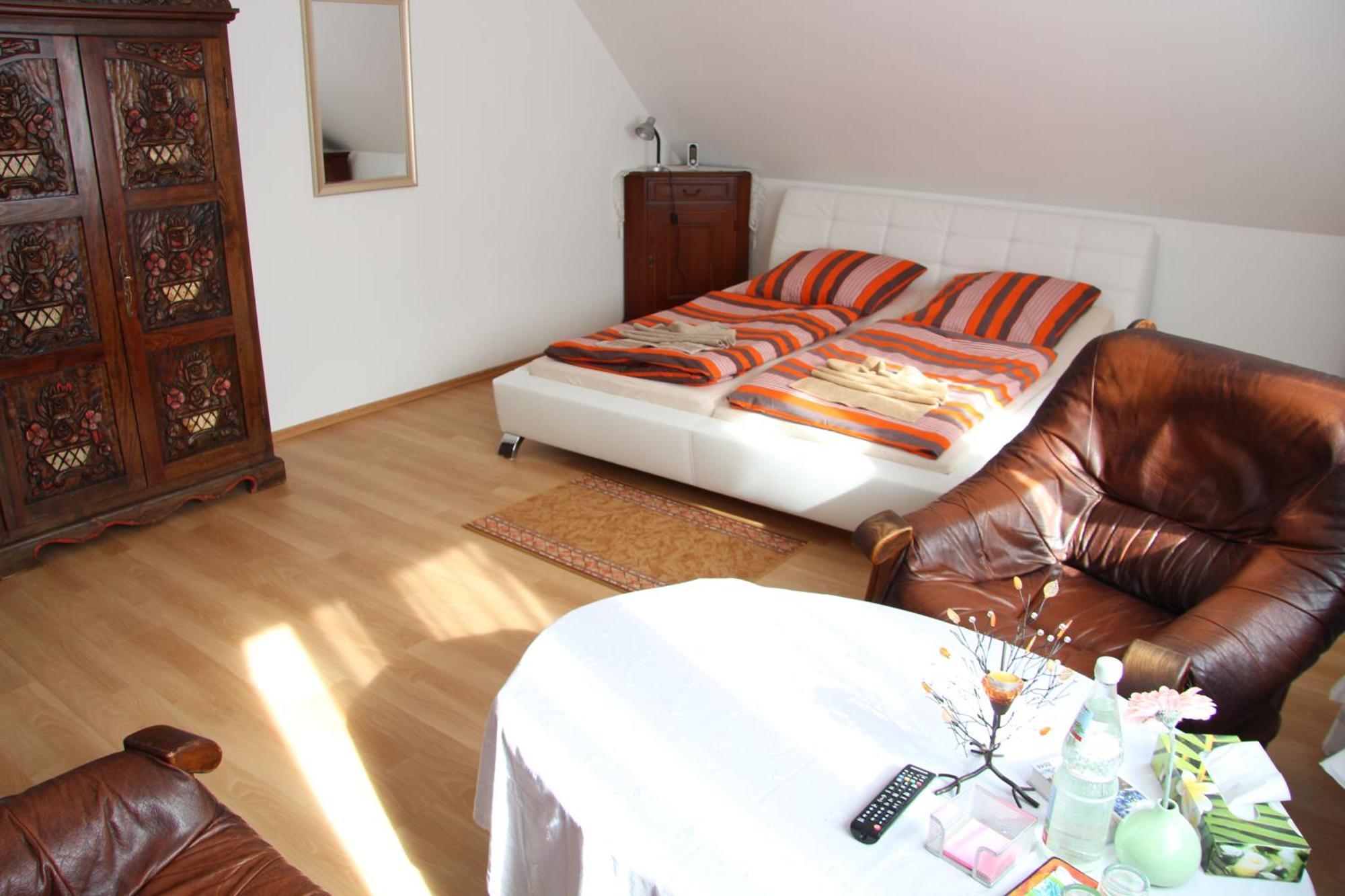 Hotel Am Schloss Neuenstein Номер фото