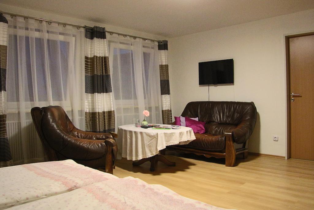 Hotel Am Schloss Neuenstein Номер фото